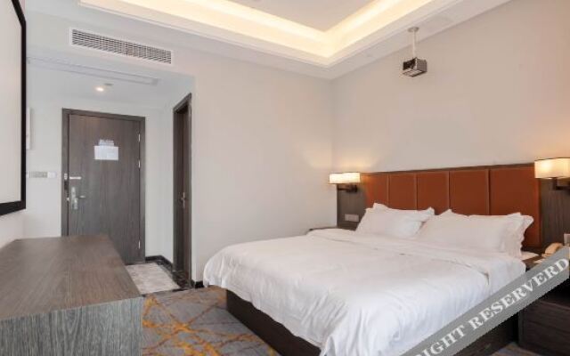 Ibis Styles Hotel (Yangchenghu Zhonglu Metro Station)