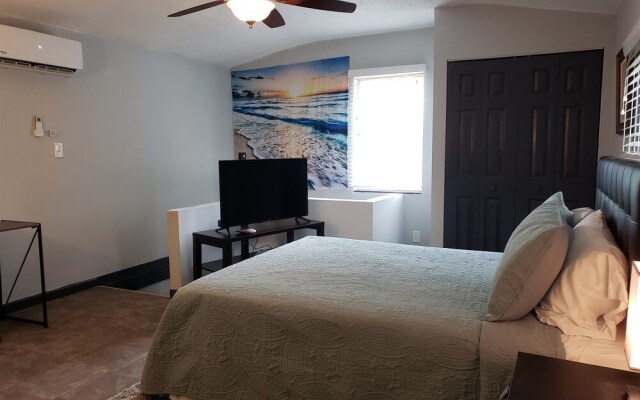 Apartment - 1064 College Street