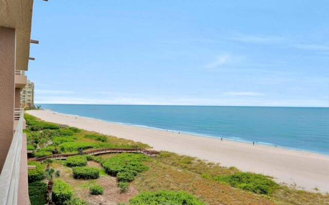 Beachfront Condo With 180-degree Views and Pool