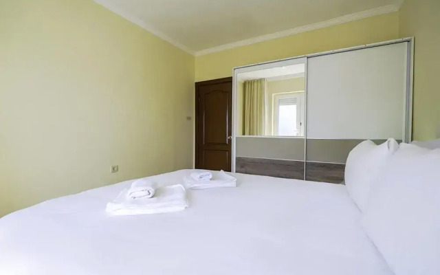 Chic Villa w Patio 5 min to Beach in Antalya