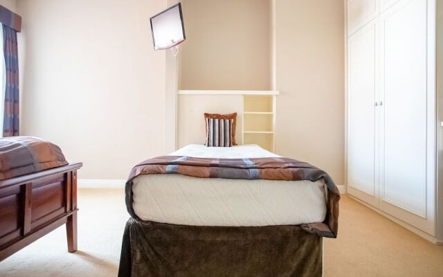 OYO Cliffemount Hotel