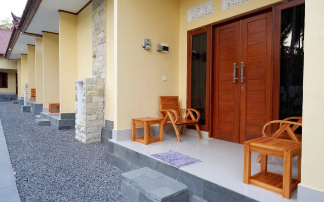 Reddoorz Plus Near Pantai Melase Lombok