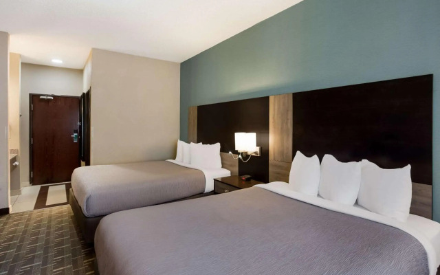 Quality Inn Galesburg near US Highway 34 and I-74