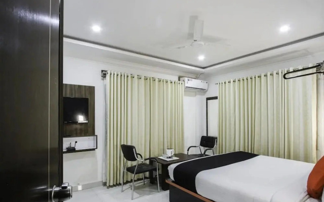 Rich Fort By OYO Rooms