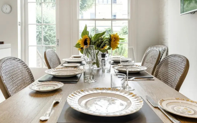 Chic Wandsworth Home With Patio