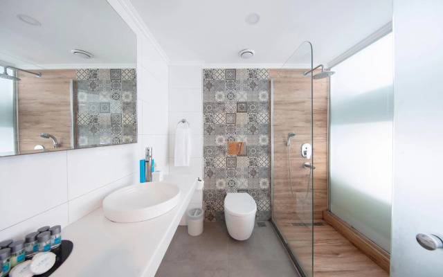 Le Bleu Hotel & Resort