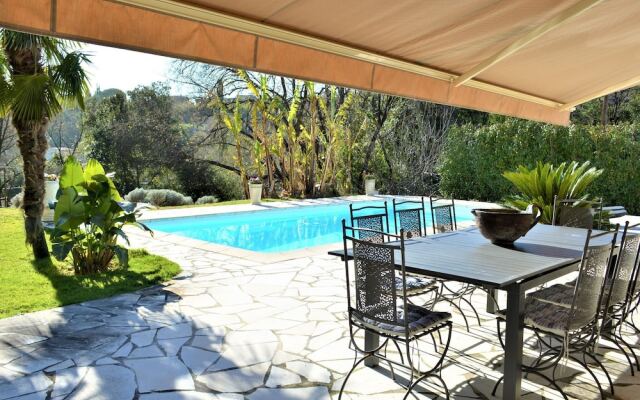 Peaceful Villa in Saint Paul de Vence With Swimming Pool