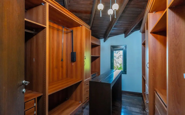 Cottage House - Adult Only