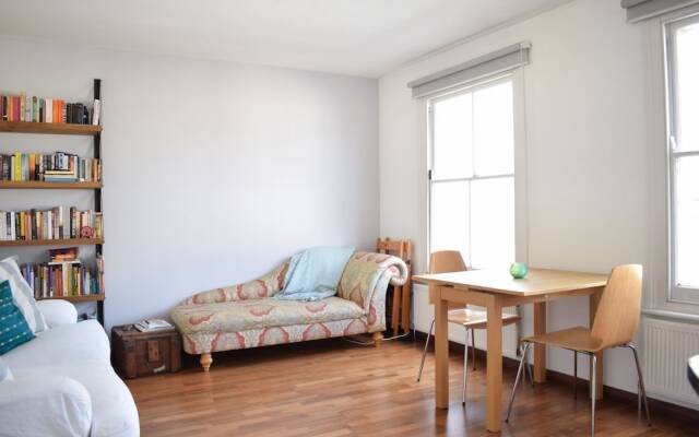 Top Floor 2 Bedroom Apartment in Hackney