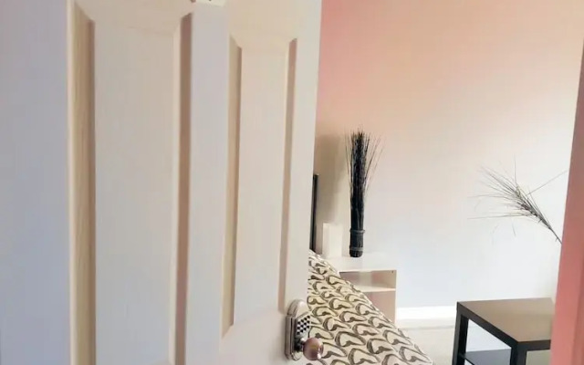 Colline-Single Room- Self Check-In