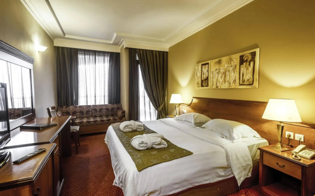 Royal Hotel