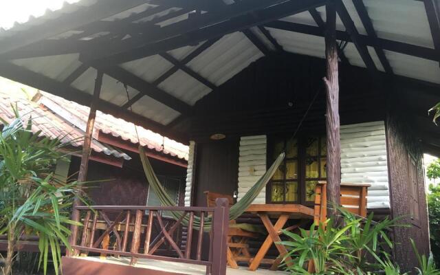 Jungle Hut Bungalows & Hotel