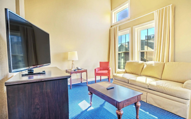 Club Wyndham Newport Onshore