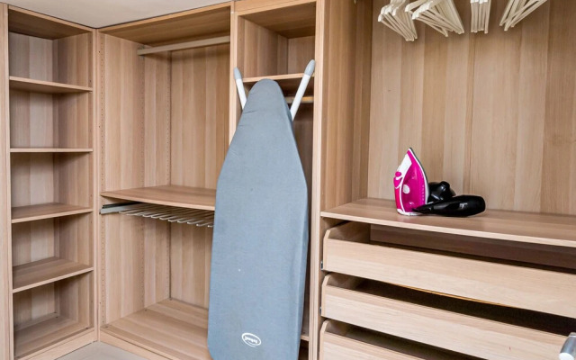 Lovely 2 Bedroom Apartment With Free Parking