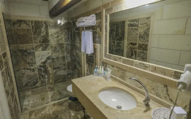 Zara Cave Hotel +10