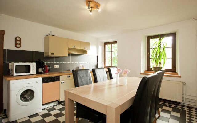 Charming Apartment in Weißenhof Near the Forest