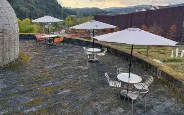 Tengchong Yuegu Hot Spring Homestay