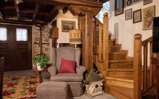 Dandy on the Hill in Arnaia | 4 Seasons Maisonette