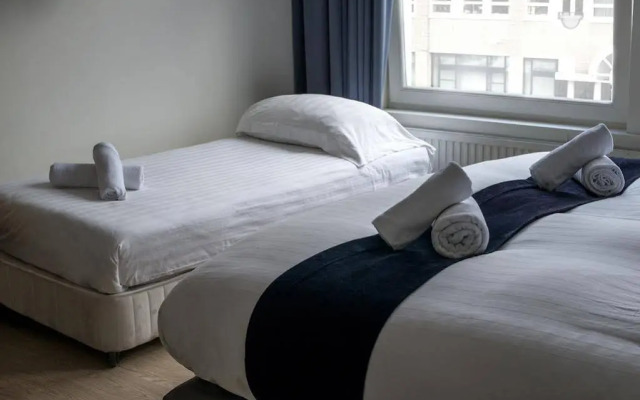 Hotel Room11