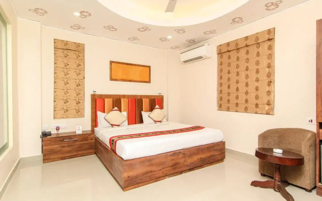 OYO 4975 Hotel Buddha Residency