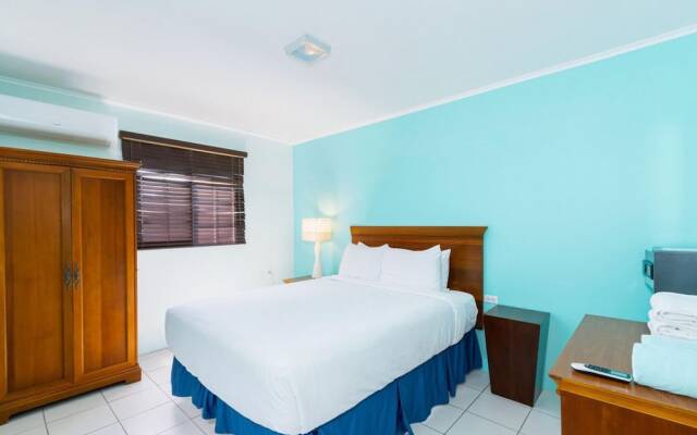 2BR 1BA Ground Level in the Heart of Aruba Pool
