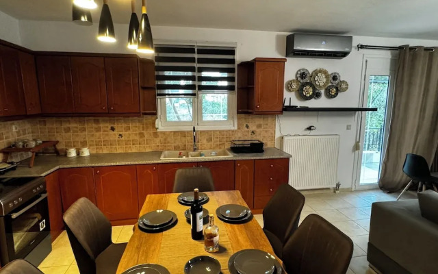Skiathos Center Stylish 2 Bd w Balcony