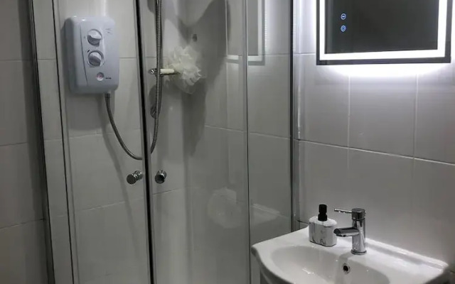 Housesleeps2- 2br-gardenview-parking-nearbeach