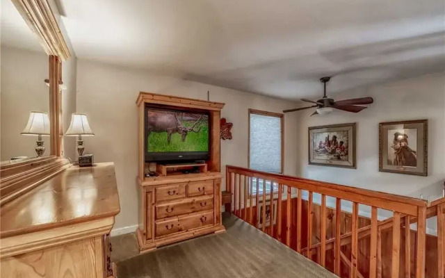 River Bend Lodge - Five Bedroom Cabin