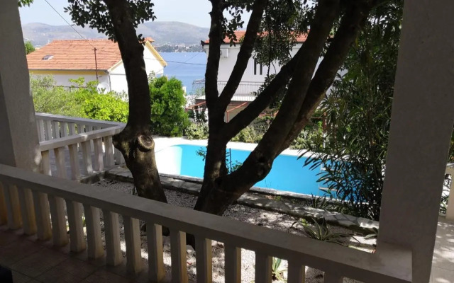 A & A Luxury Guest House