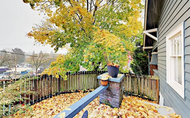 1302 N 49th St Apartment Upper Unit