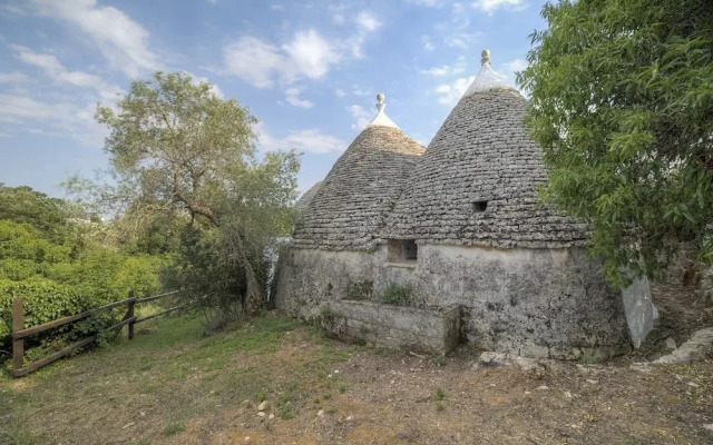 Trullo Grotta Cisternino by Typney