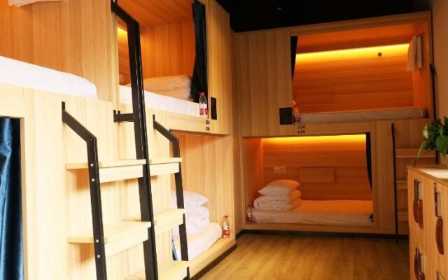 Desti Youth Park International Hostel