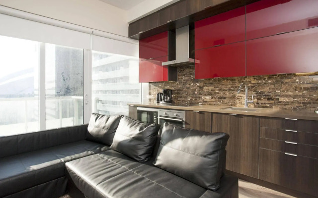 Life Suites Loft - CN Tower