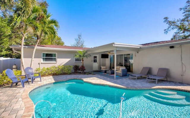 Sunny Escape-heated Pool