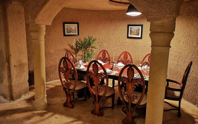 Hermes Cave Hotel