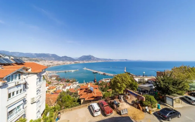 Flat With Sea View and Balcony in Alanya