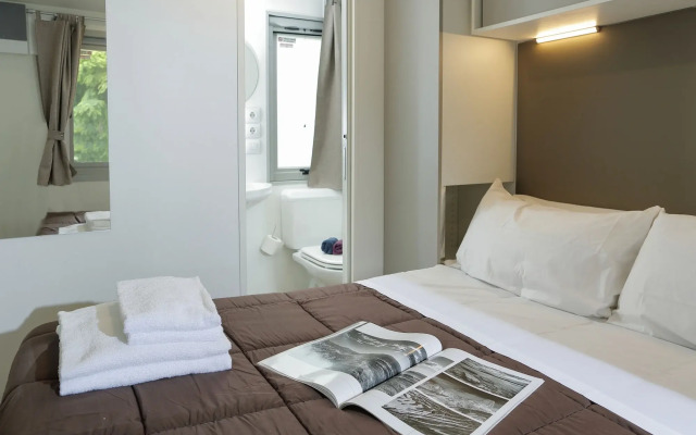 Hu Park Albatros Village