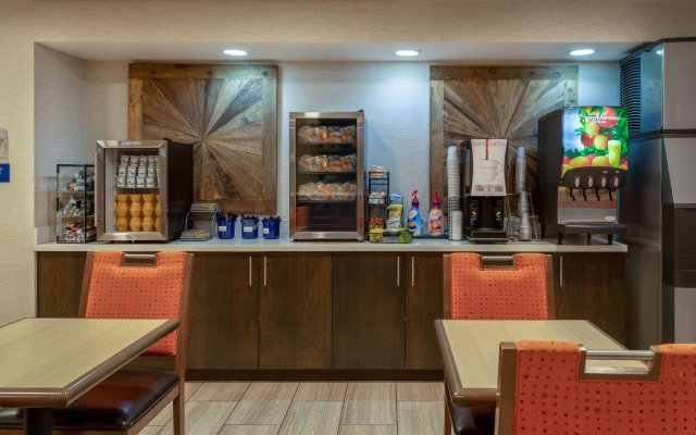 Days Inn & Suites by Wyndham Denver International Airport