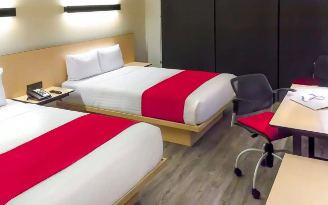 City Express Plus by Marriott Monterrey Galerias