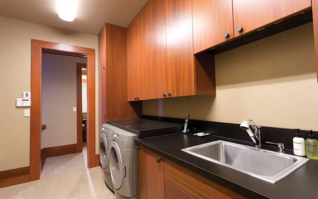 Aman Springs - Four Bedroom Home