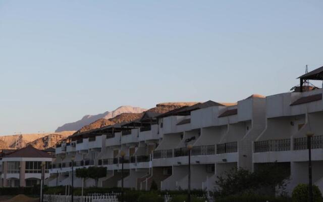 Dolphin Beach Resort