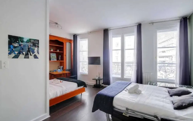 Spacious Studio in Marais