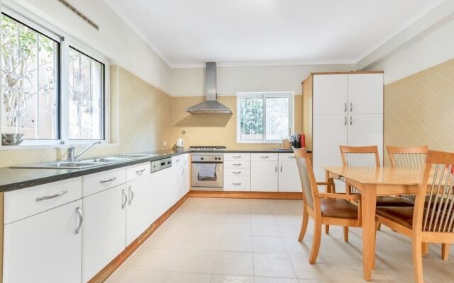 3 Bedroom Villa, Sleeps 6, with Pool, Air Con, WiFi & Walk to Shops