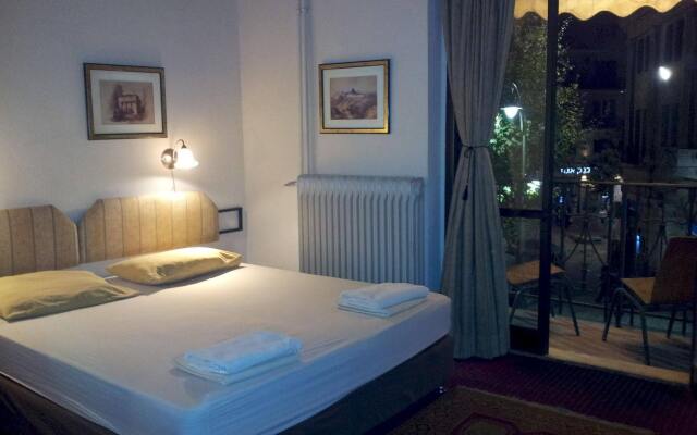 Ron Hotel