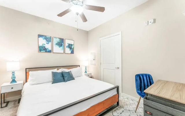 Fun Soco 1BR King Suite w Gympickleballlaundry