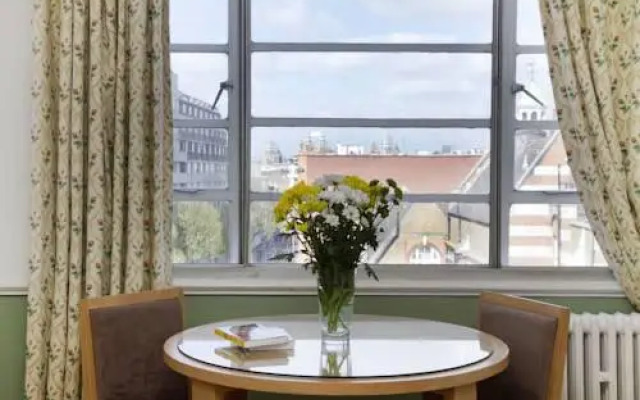 Sloane Avenue Apartment