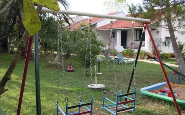 Thomas Bungalows