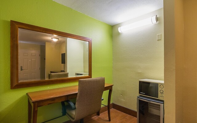 Motel 6 Savannah, GA