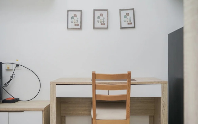 Homey Studio Apartment Springwood Residence