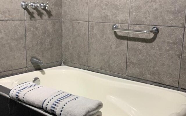 Hotel Holiday Suites